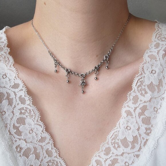 Gothic princess chandelier silver chainmail necklace with a small silver chain - Picture 9 of 11